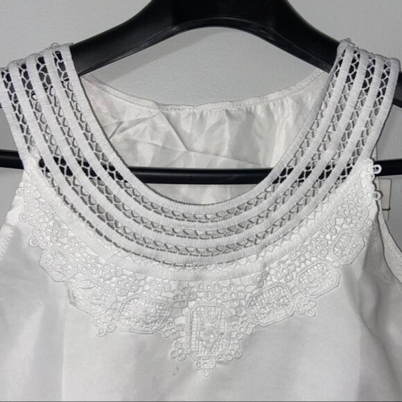 White sleeveless blouse with lace detail - Picture 5 of 8